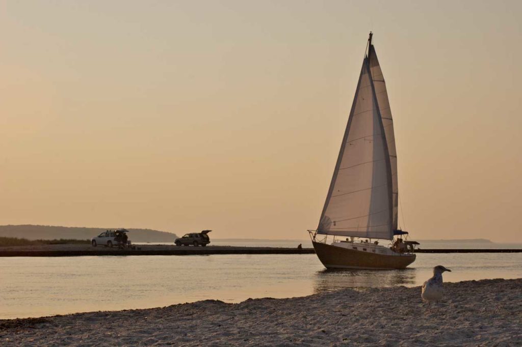 Image of a sailboat headed to Maidstone Beach